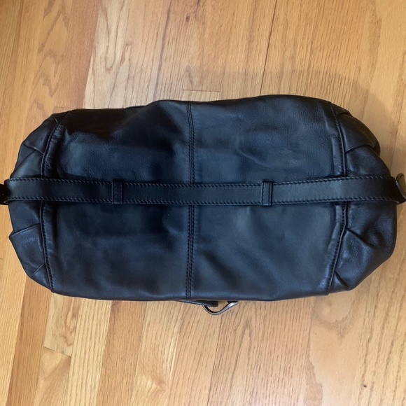 Tod’s black leather shoulder bag - Picture 6 of 8